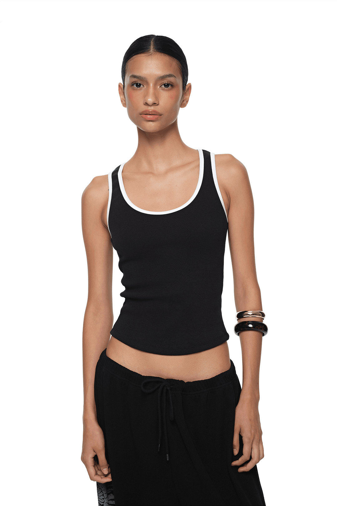 CONTRAST SLEEVELESS TOP (BLACK)