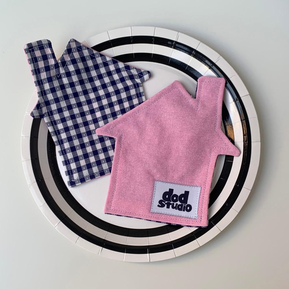 House tea coaster (pink)
