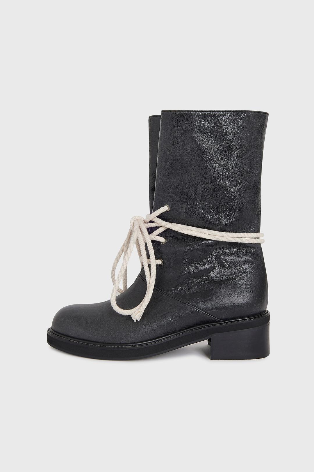 LACE-UP MIDDLE BOOTS