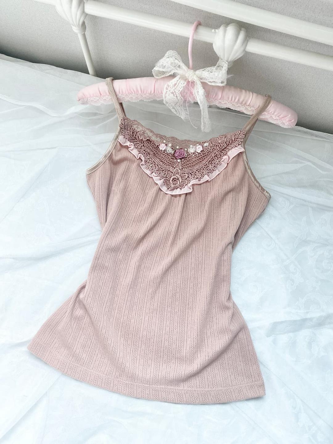 Axes Femme pink rose sleeveless | 후루츠패밀리