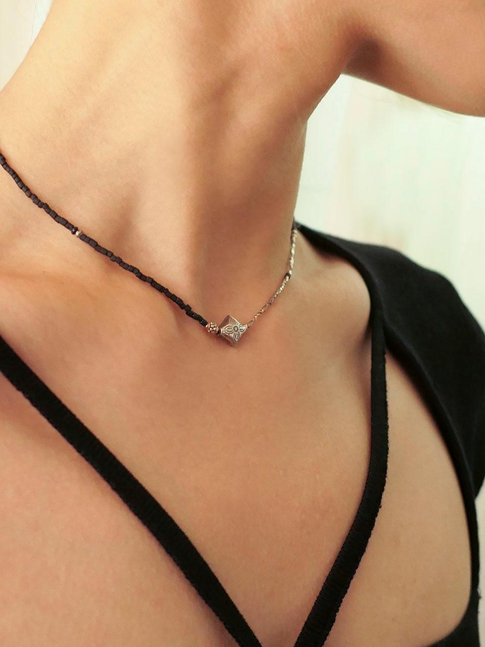 Essential 02 - black