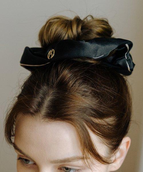 HA033 Contrast trim satin scrunchie