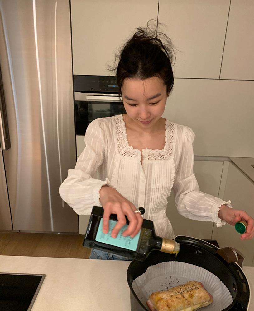 메이비베이비 Elevine Blouse (예약주문 2/5이후 순차발송)