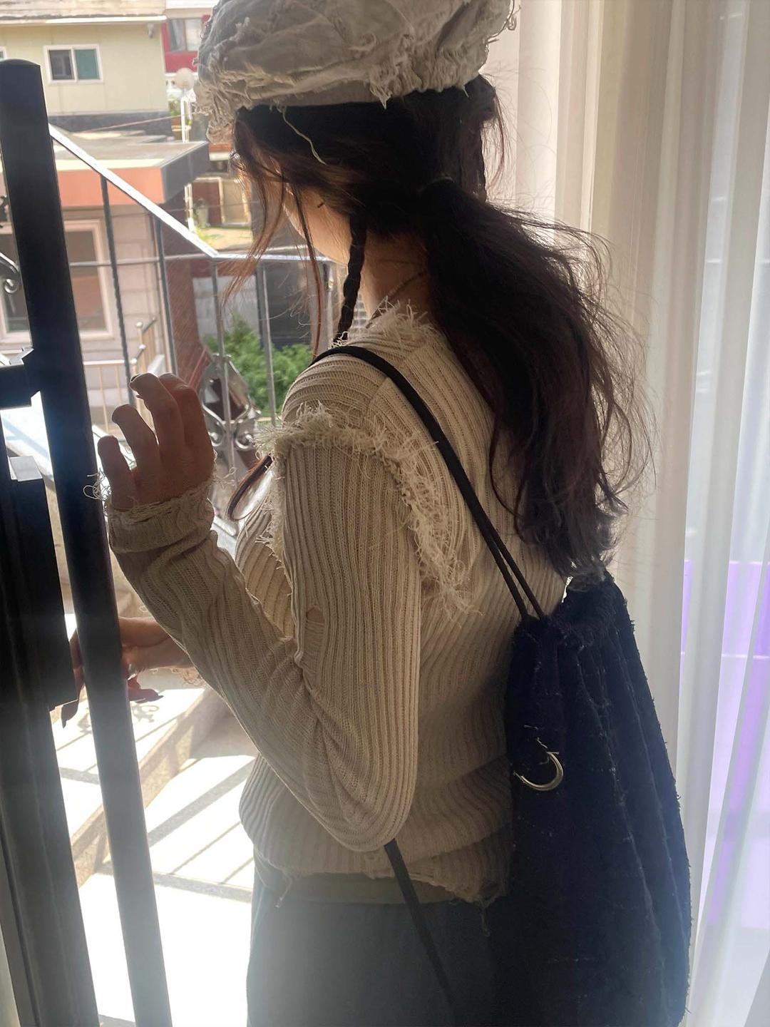 V neck split knit