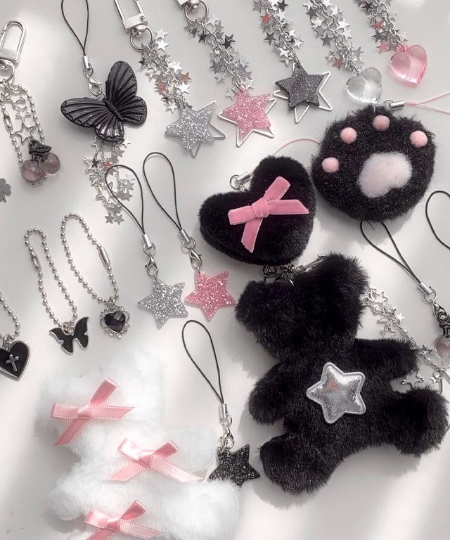 [made/특가] y2k 키링 모음전 / 30종 키치 핸드폰줄 휴대폰 스트랩 겨울 인형 리본 발레코어 곰돌이 에어팟 헤드셋 가방고리 백참 열쇠고리