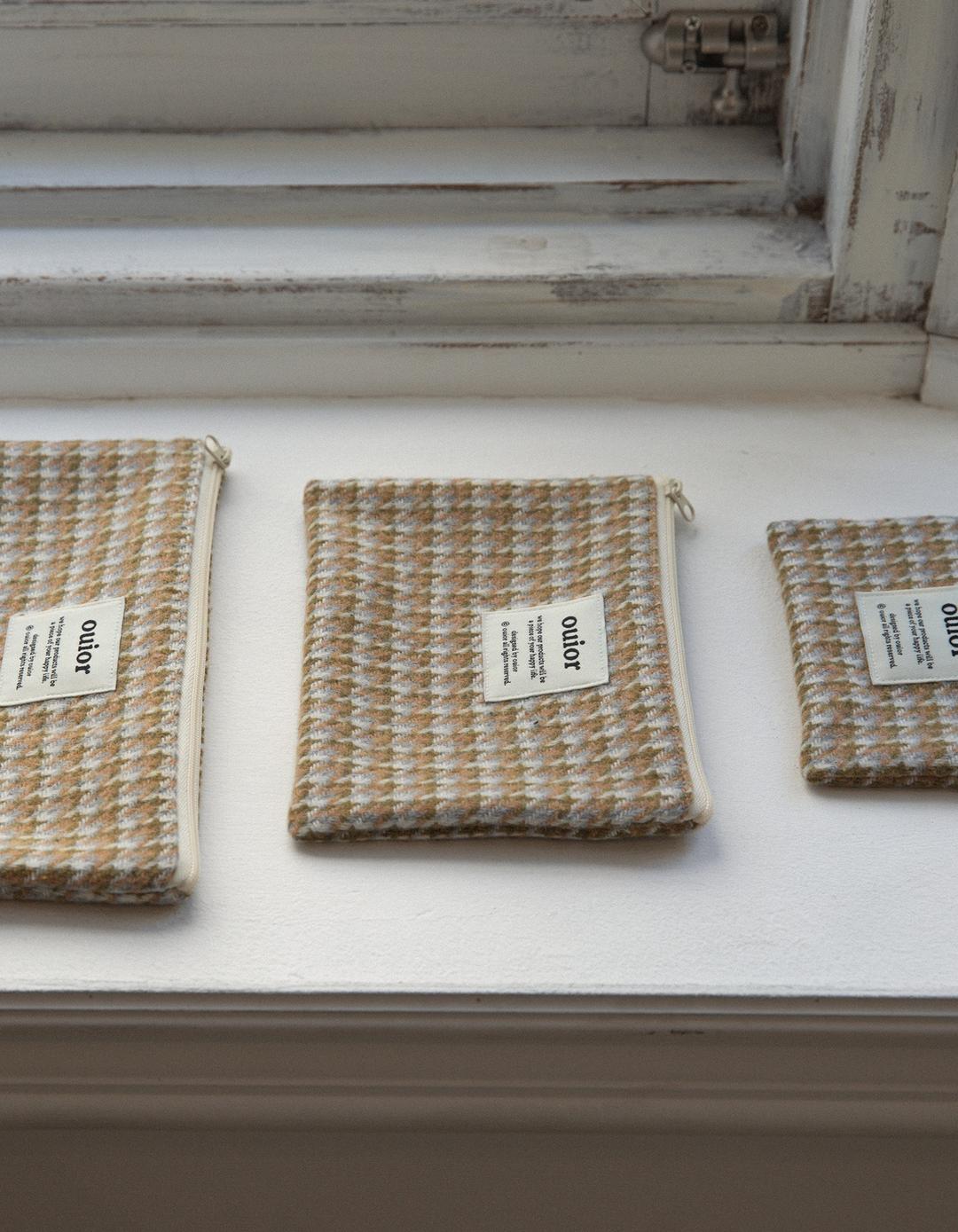 ouior flat pouch_wool check jungle