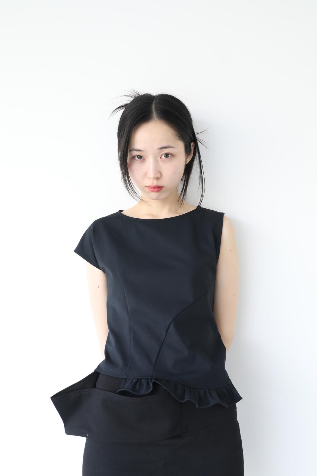 UNBALANCE SLEEVE TOP (BLACK)