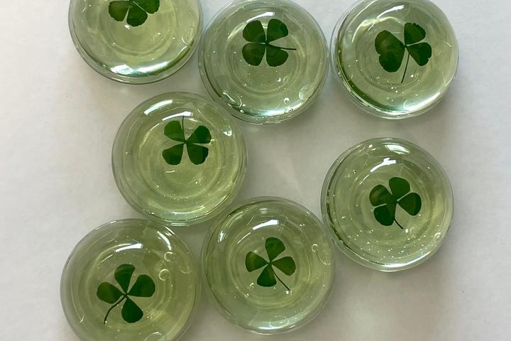 A four-leaf clover resin Smart grip 스마트톡