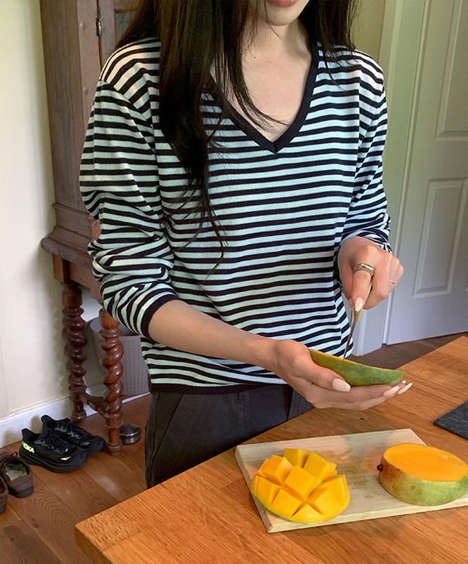 니어웨어 [겨울신상⛄] 탠디 스트라이프 브이넥니트 (4color)