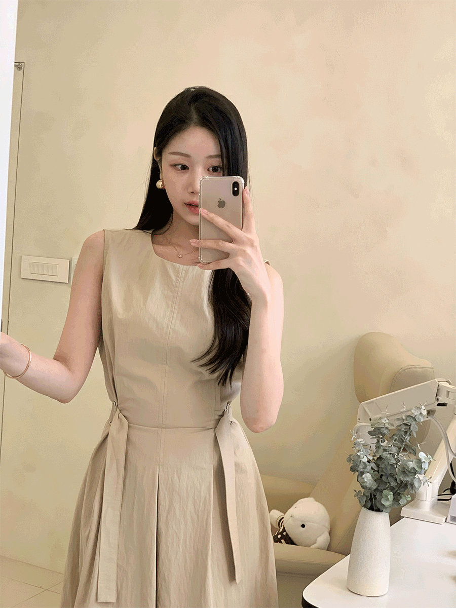 스트랩 핀턱 원피스