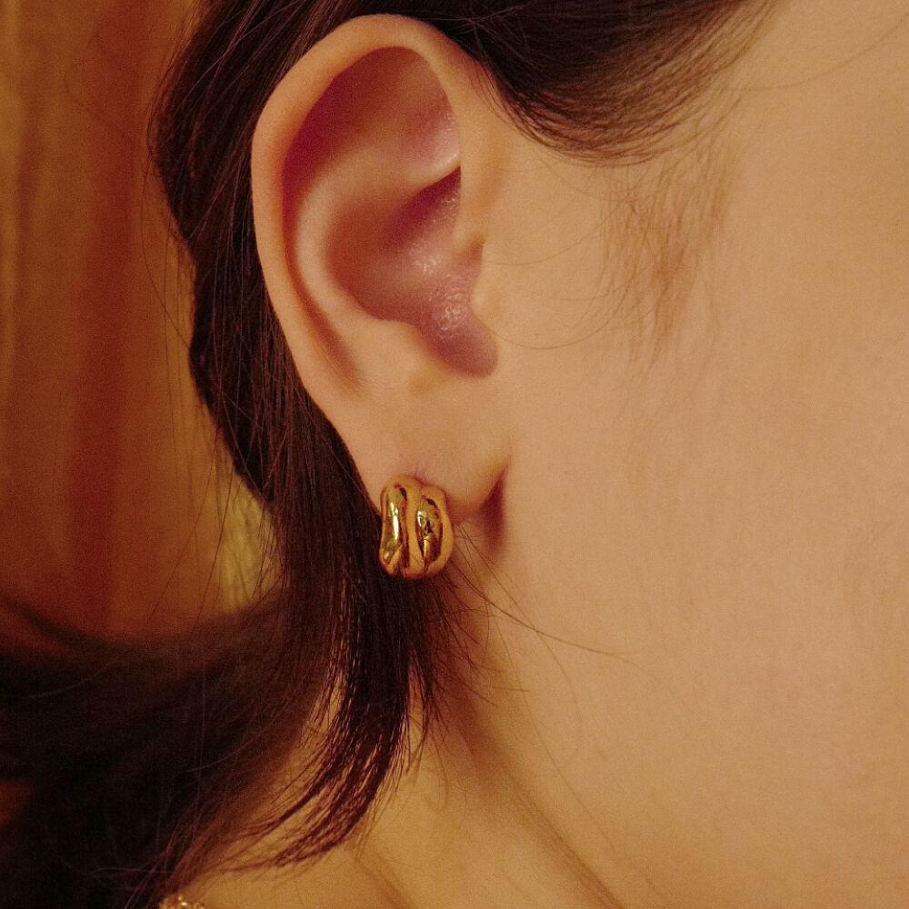 melted roll earring