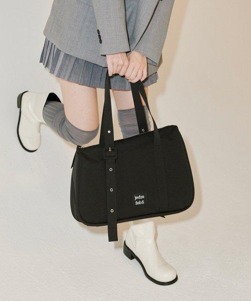 슬랜트 라지 숄더백 블랙