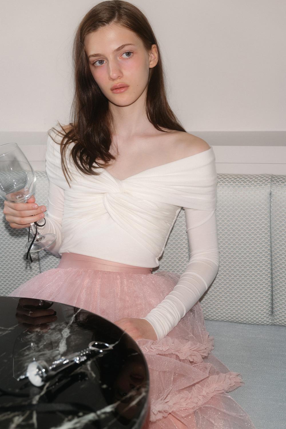 BUTTERFLY DETAIL OFF-SHOULDER TOP_TT3W202IV