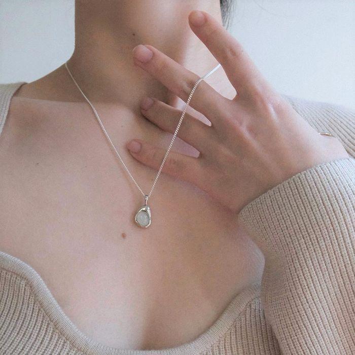 Melting pendant Necklace (레인보우문스톤)