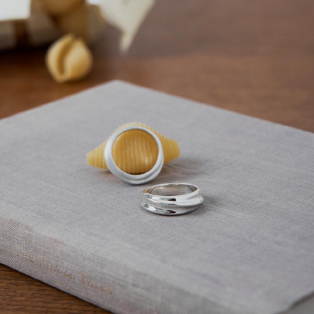Curved ring