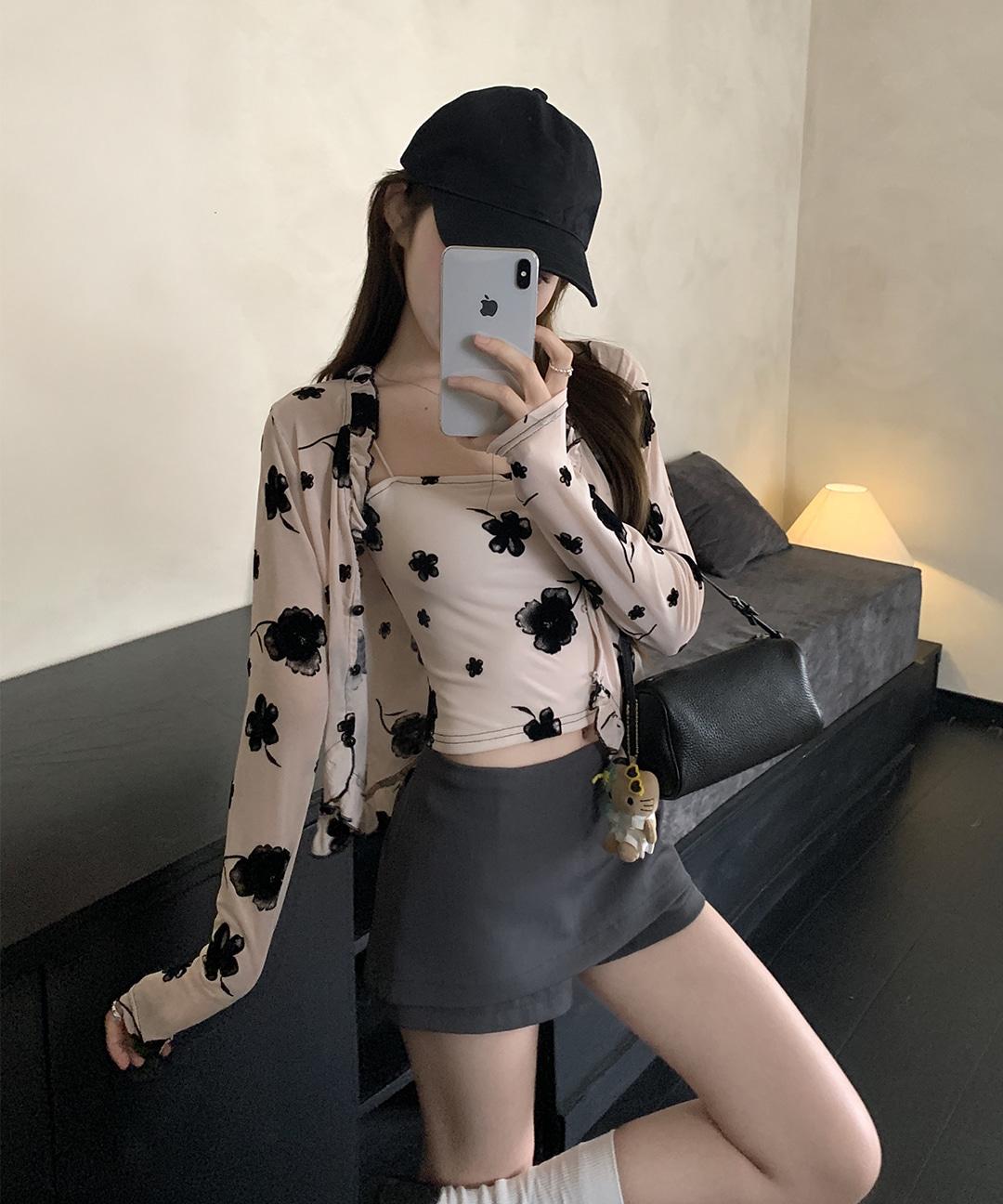 로스트체리 [2pcs세트💞/유니크] 비르나 블랙 플라워 나시 & 프릴 러플 매쉬 긴팔 가디건 셋업 - 2color