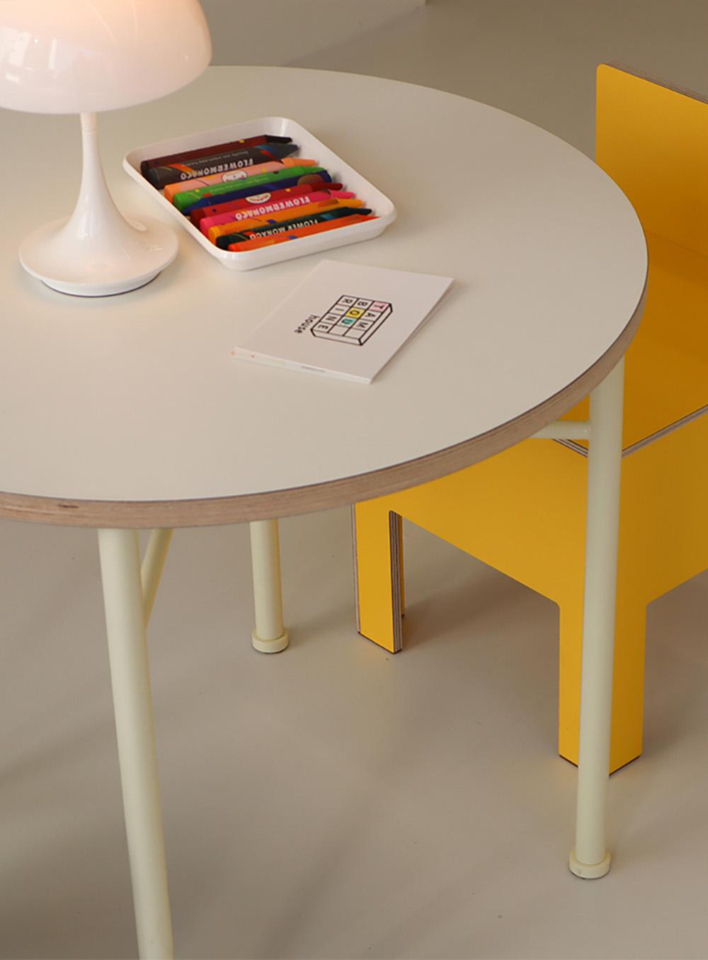 CIRCLE TABLE