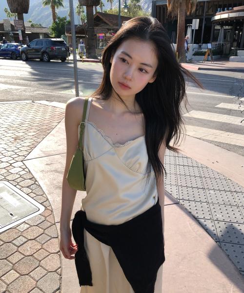 새틴 레이스 탑_버터