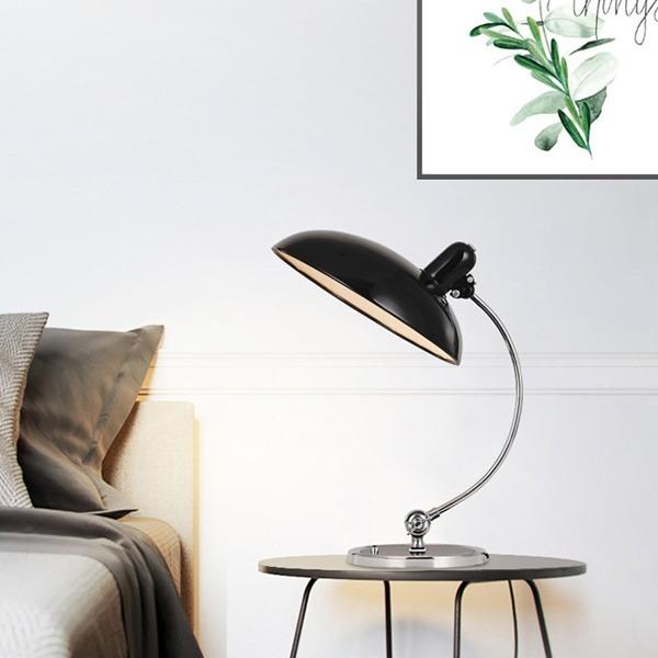 바우하우스 카이저이델 Kaiser Idel 테이블 조명