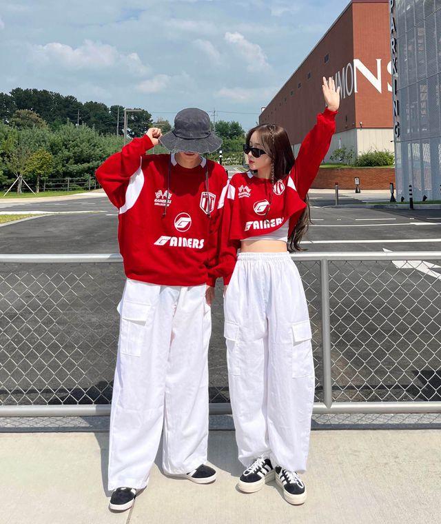 *4컬러[2사이즈/세트가능] 남녀공용 맨투맨 긴팔 크롭 티셔츠 아노락 카고 와이드 팬츠 트레이닝 세트 셋업 커플룩 y2k 가을 신상 커플 오버핏 박스티 데일리 힙한 꾸안꾸룩 초특가