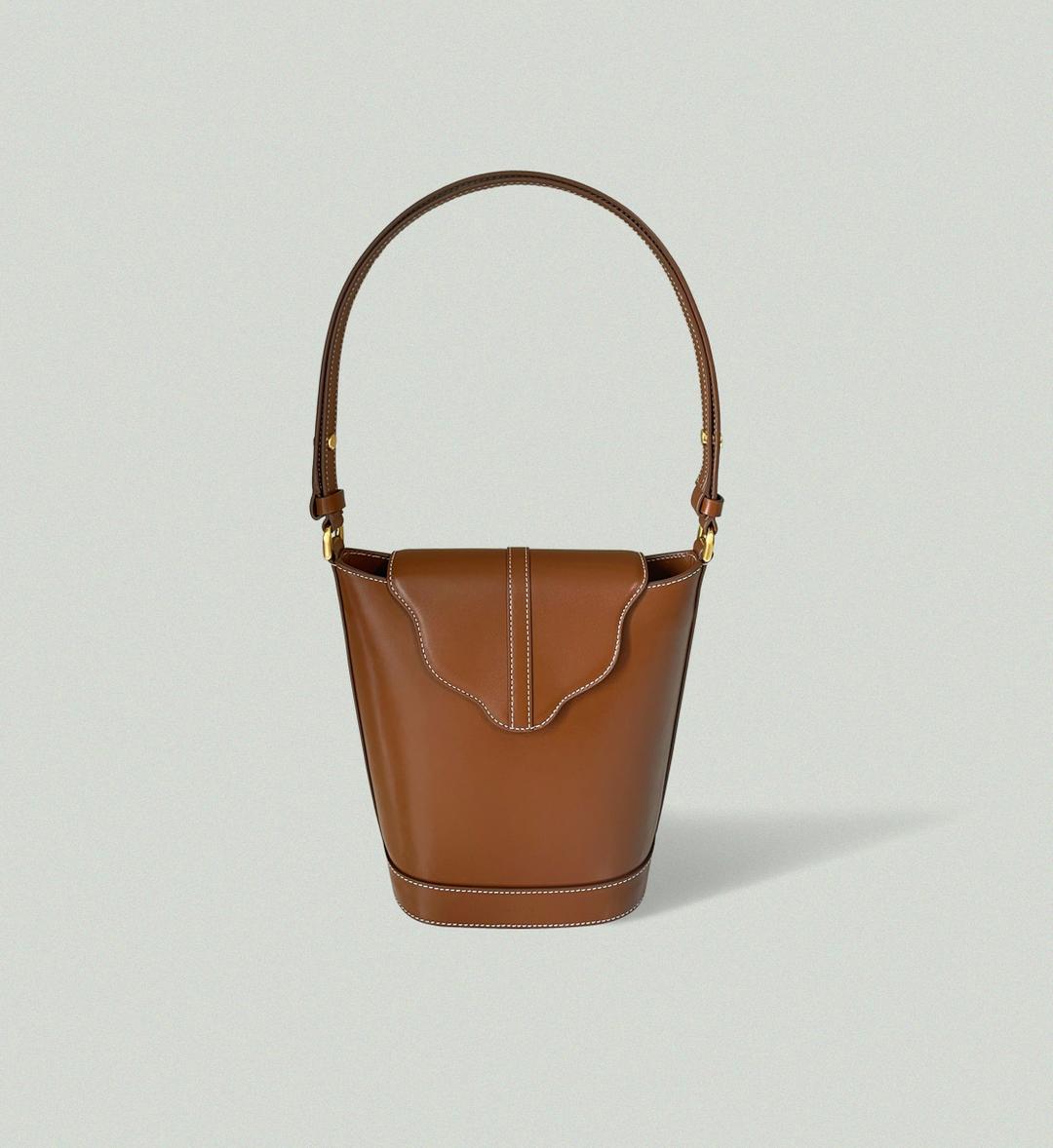 [𝟐𝐧𝐝] Wavy flap bucket bag / Brown