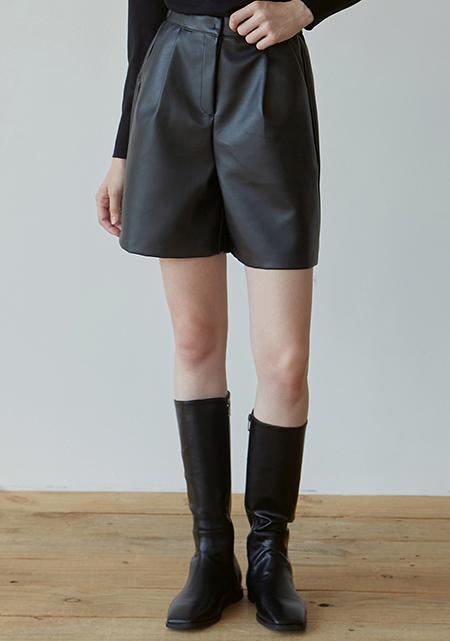 LEATHER SHORT PANTS_BLACK
