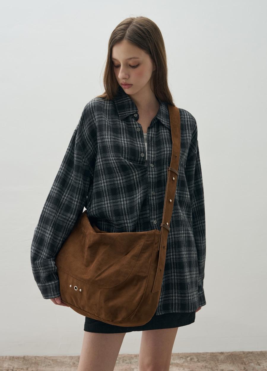 호보 스웨이드 크로스백 [CAMEL]