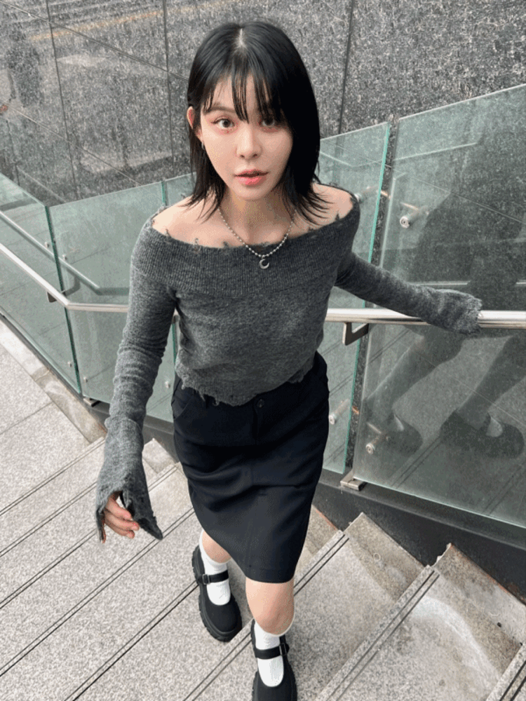 데미지 오프숄더 니트