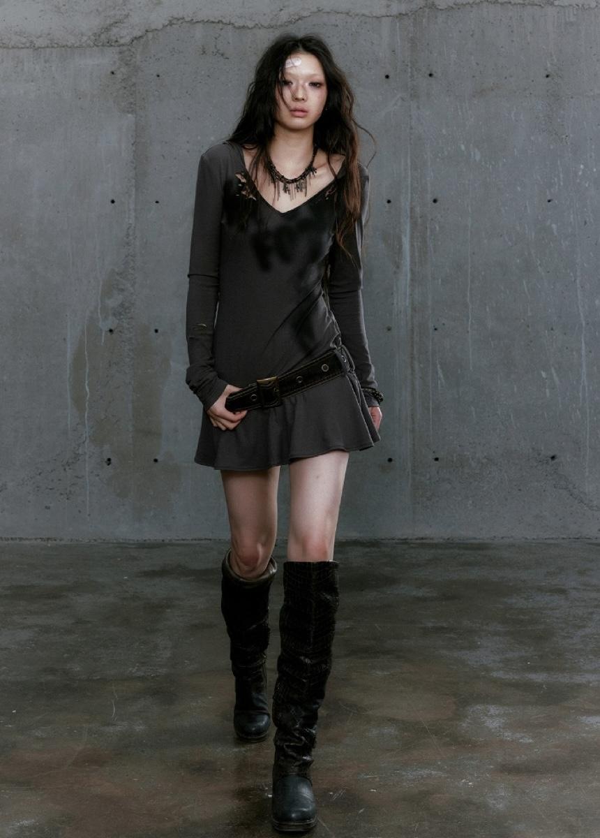 [예약 판매 10% Sale] Cest Nous Graffiti Print Hole Hooded Dress