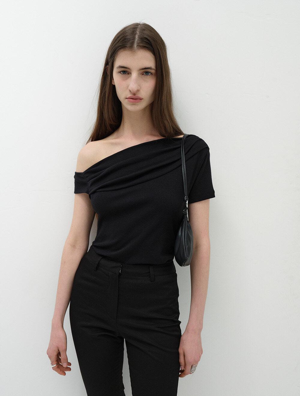 [2nd REORDER] OFF SHOULDER DRAPE T-SHIRT [BLACK]