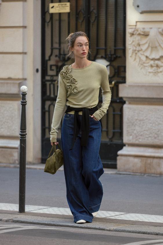 울 플라워 스웨터