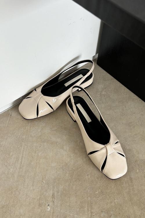 에나멜 라운드토 슬링백 키튼 플랫 2cm 2컬러