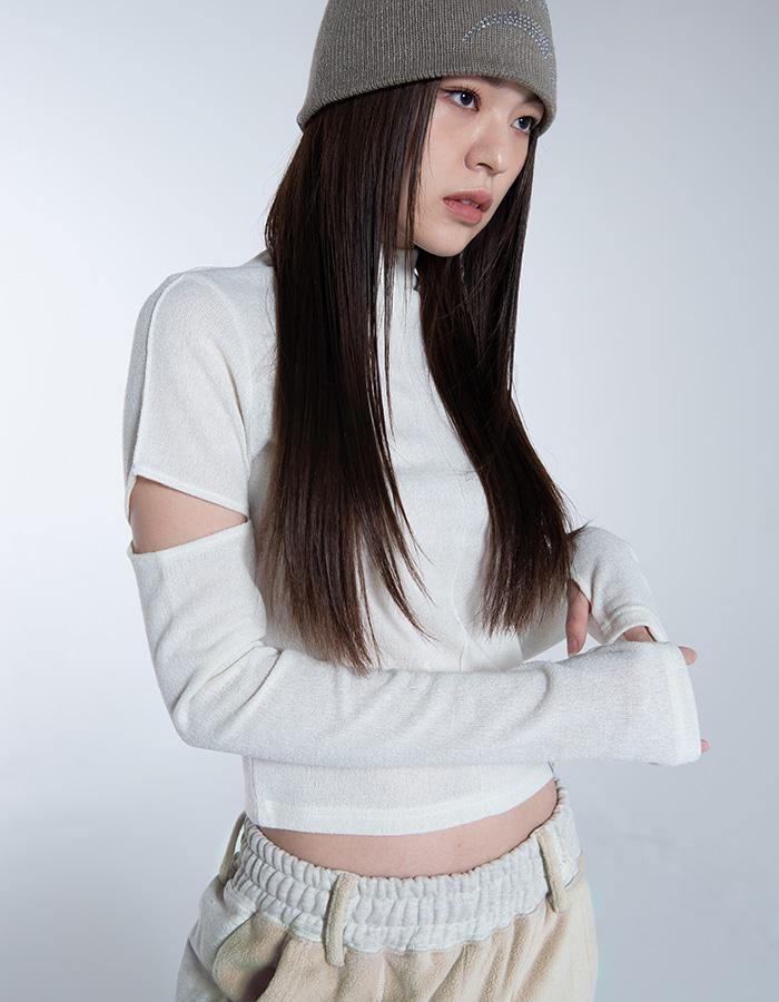 Pin tuck halfneck sleeve slit Top [Ivory]