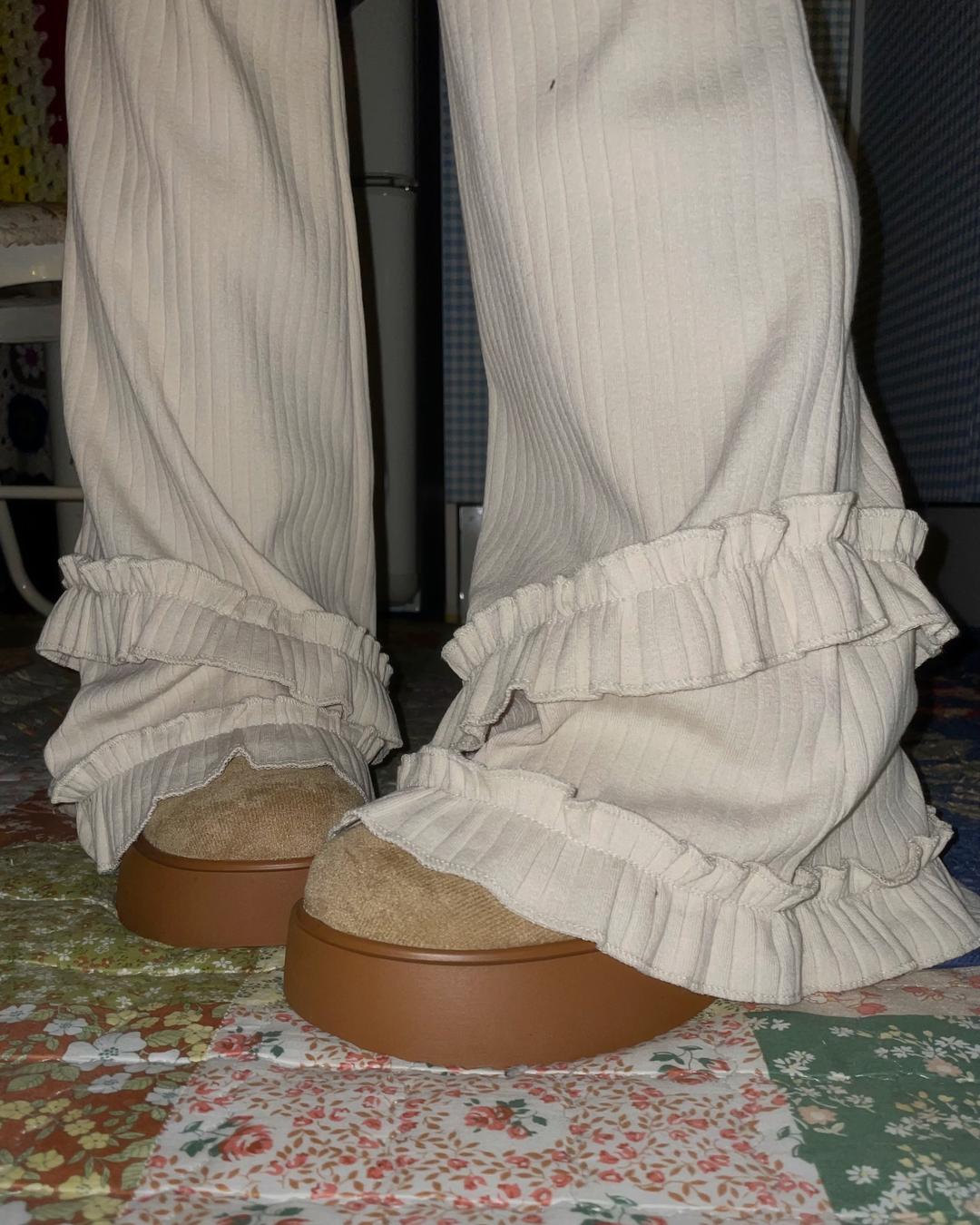 도우치도우치 (3color) 프릴 부츠컷 골지 니트 밴딩 팬츠