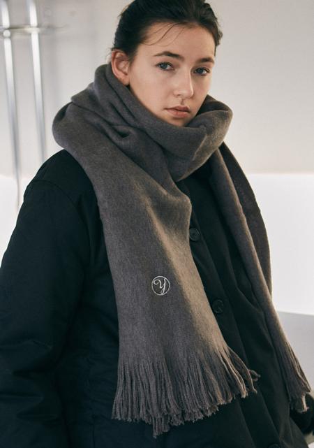 ESSENTIAL TASSEL MUFFLER_CHARCOAL