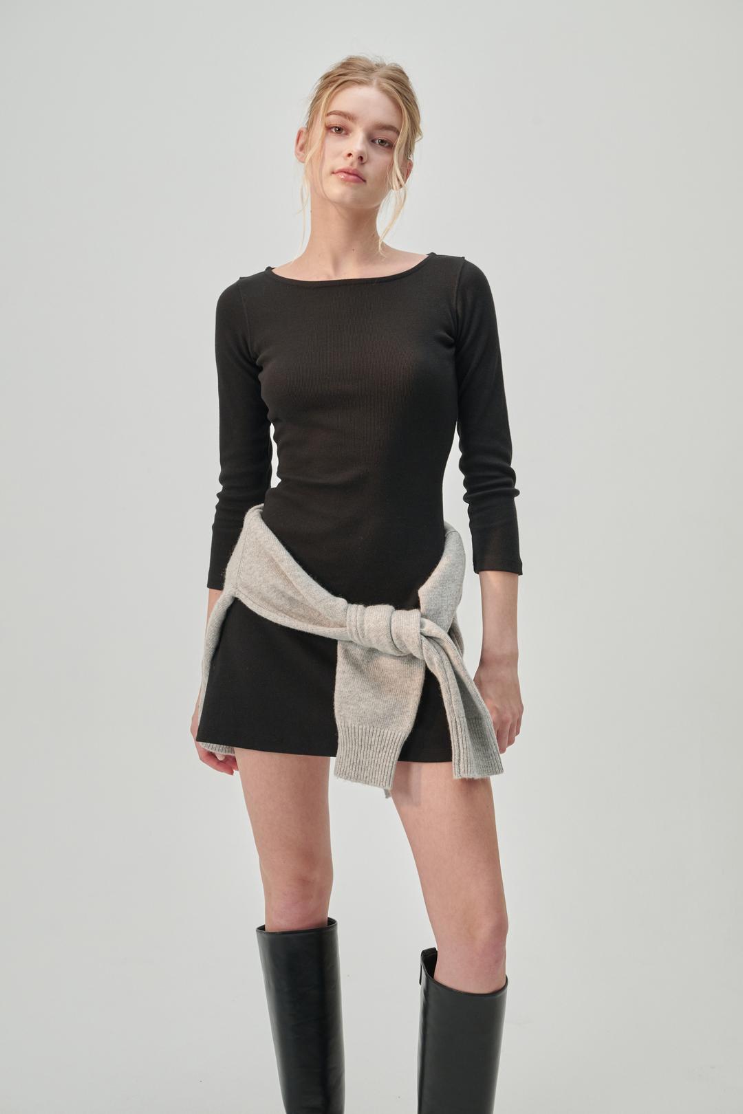ESSENTIAL FLARE DRESS (BLACK)