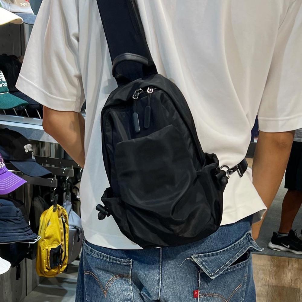 브루원 남녀공용 체스트백 미니멀리즘 데일리 남친선물 여친선물 애견산책가방 미니 크로스백 슬링백