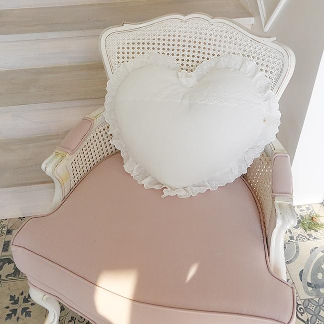 밀크 레이스프릴 하트쿠션 3colors