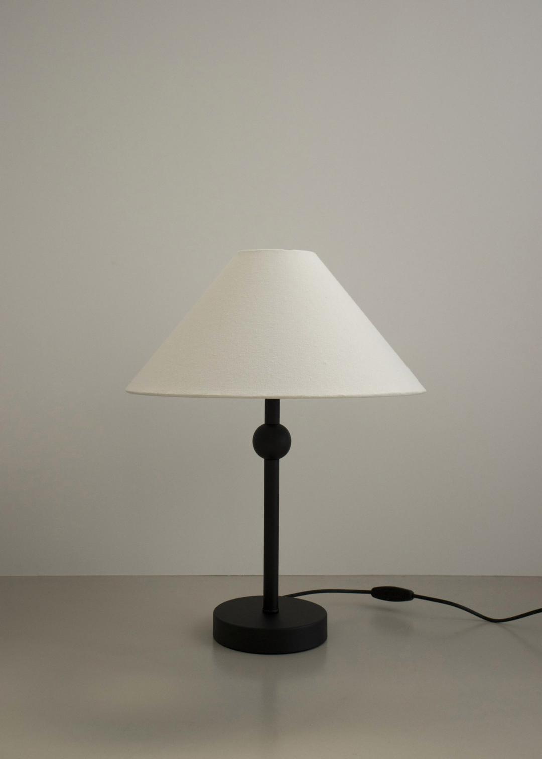 Ball Stand Lamp Black