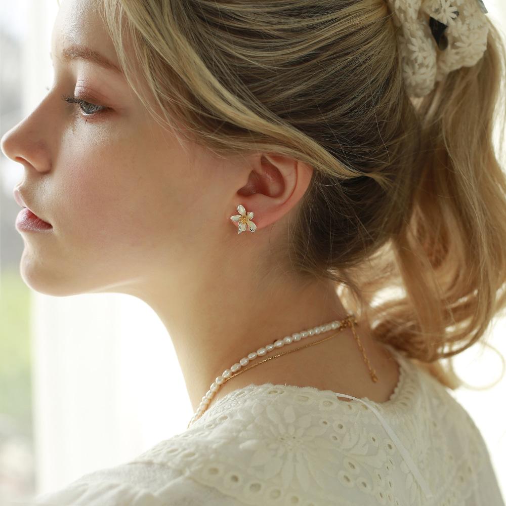 메탈릭 아이비 플라워 귀걸이