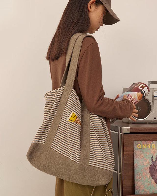 OCTOPUSME 스트라이프 로고 쇼퍼백 (2 컬러)