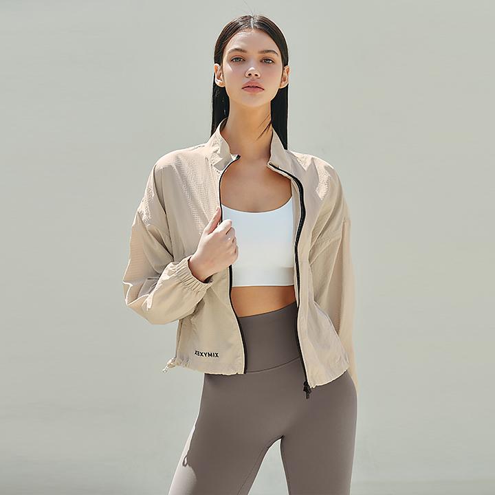 하이커 크롭 바람막이 애쉬베이지