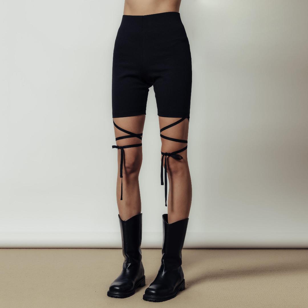 리본 스트랩 바이커팬츠