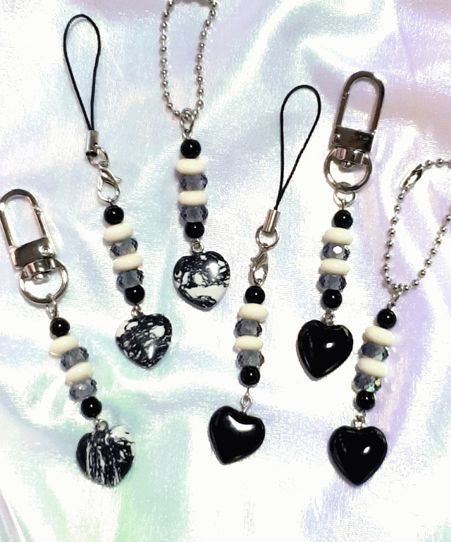 y2k 마블링 블랙 앤 화이트 대리석 느낌 하트 펜던트 비즈 키링 폰줄 에어팟 버즈 스트랩