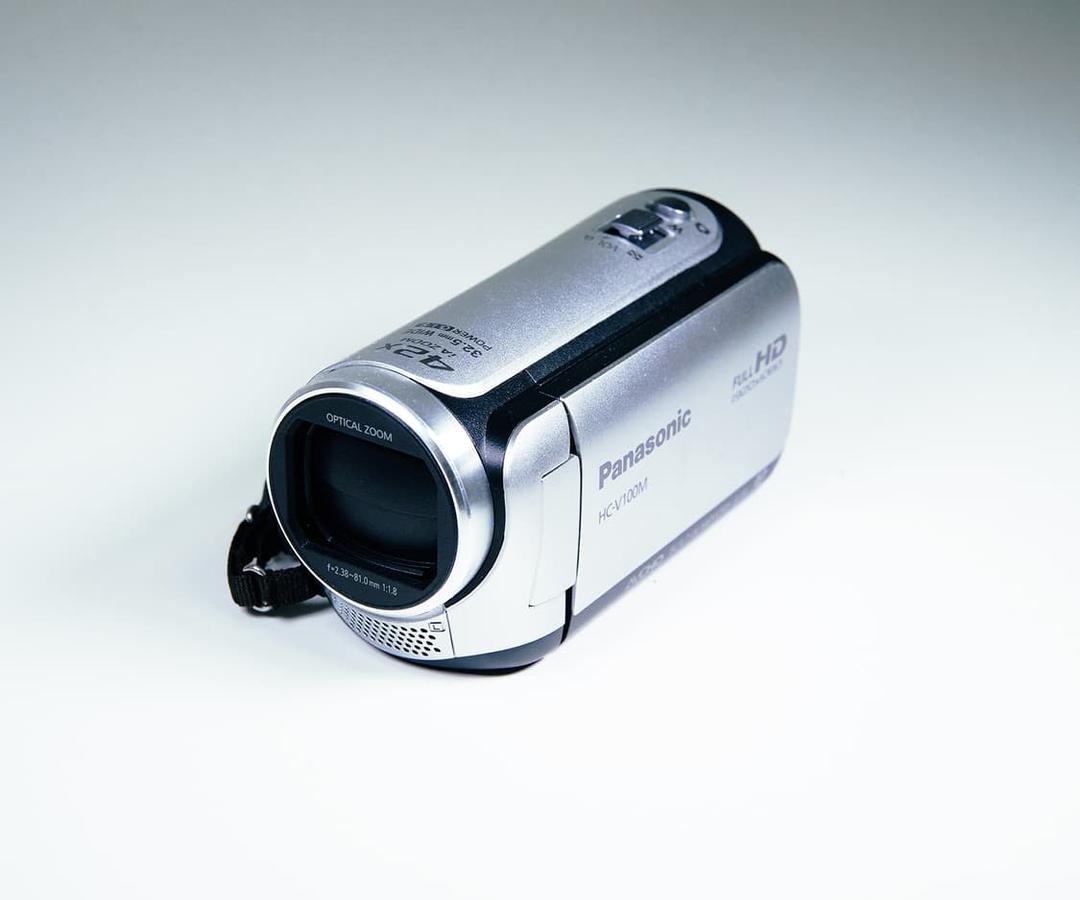 [중고] Panasonic HC-V100M 파나소닉 HC-V100M 실버 빈티지캠코더 올드캠코더 아날로그캠코더 뉴진스캠코더 디토캠코더 올드디카 빈티지디카 디지캠 | 후루츠패밀리