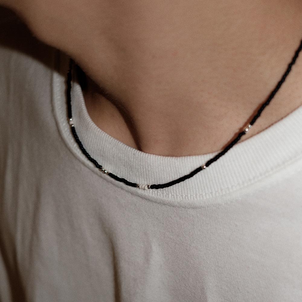LOVE SKINNY BEADS NECKLACE BLACK (M)