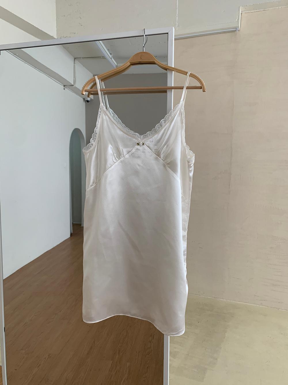 satin sleeveless ops (ivory)
