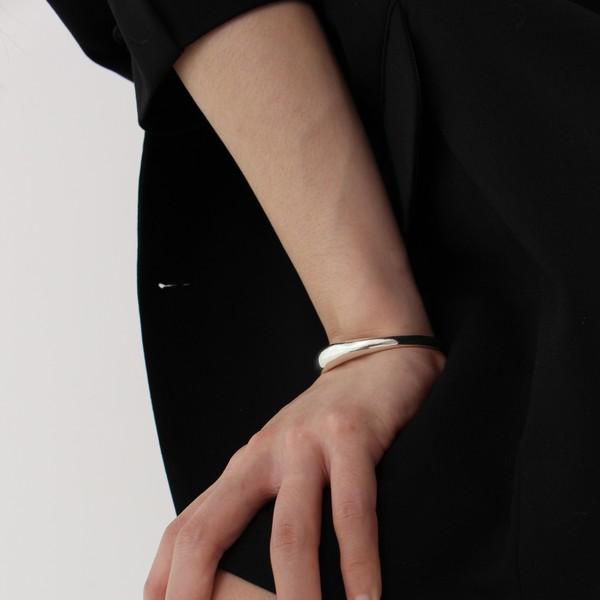 Moon bangle