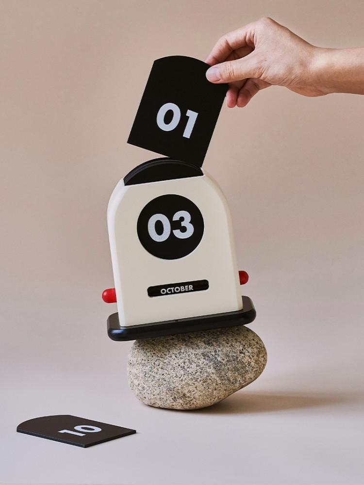 Wood Vintage Card Calendar