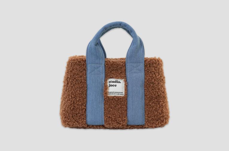 [스튜디오 조에] 부클 플럼프 백 - mocha